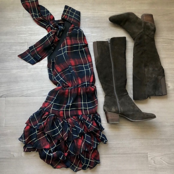 Mieko Mellucci Dresses & Skirts - Plaid Ruffle Holiday Dress